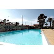 Apartment with large terrace and swimming pool, 10 meters from Playa de las Burras