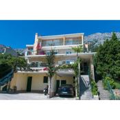 Apartments and rooms with parking space Brela, Makarska - 2717