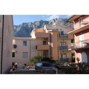 Apartments and rooms with parking space Makarska - 6834
