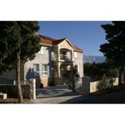 Apartments and rooms with parking space Sumartin, Brac - 757