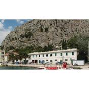 Apartments by the sea Omis - 13727