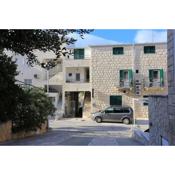 Apartments with a parking space Makarska - 15763