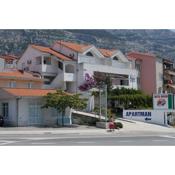 Apartments with a parking space Makarska - 6693