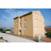 Apartments with a parking space Mastrinka, Ciovo - 10364