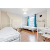 APlaceToStay Central London Apartment, Zone 1 LEI
