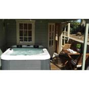 Ashford house 'The Snug' private hot tub