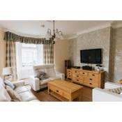 BARWICK APARTMENT - Spacious 2 Bed Apartment with 2 Floors Located in Scarborough, Great for Family Trips!