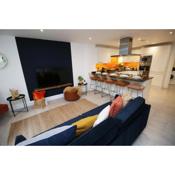 Bath Luxury City Centre 4 Bedroom Townhouse, Sleeps 8, Easy Parking, Private Courtyard Garden, by EMPOWER HOMES