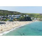 Beach Lovers Paradise in Portreath - With Sea Views & Log Burner just 100m from beach