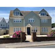 Beachfront 2 bed luxury apartment Milford on Sea, near The New Forest
