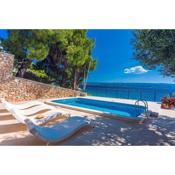 Beachfront Casa Ahoi with 2 bedrooms, heated pool, amazing sea views