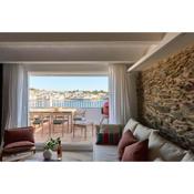 Beachfront Penthouse with Terrace and Breathtaking Sea Views in CADAQUES
