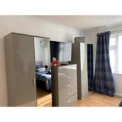 Beautiful 2-bedroom in Grays close to Lakeside
