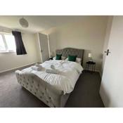 Beautiful 3-Bed Apartment in Swansea