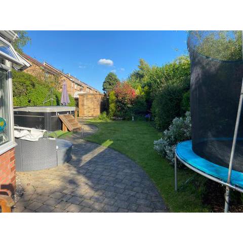 Beautiful 3 Bedroom Detached home with hot tub