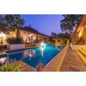 Beautiful 4 Bed Bali Style Villa, Great Location S4