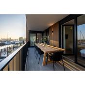 Beautiful apartment spacious balcony beautiful view of the lively marina