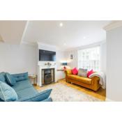 Beautiful central 3-bed w/roof terrace & parking