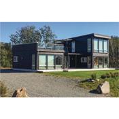 Beautiful home in Lindesnes with 5 Bedrooms