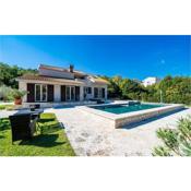 Beautiful home in Topolo with 5 Bedrooms, Jacuzzi and Outdoor swimming pool