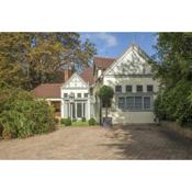 Beautiful Secluded 2 Bedroom Coach House
