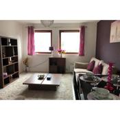 Beautiful Self-Catering 2 Bed Apartment with Free Parking near City Centre