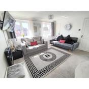 Beautiful & Spacious 1 Bed contemporary maisonette