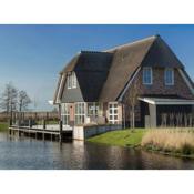 Beautiful, thatched villa with a sauna at the Tjeukemeer