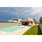 Beautiful villa Markulin with private pool near Pula