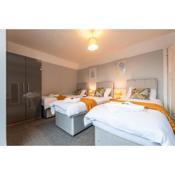 BEST PRICE! Perfect Gunwharf Accommodation - 5 single beds or Kingsize FREE PARKING