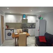 Brand New Cosy Apartment 3 Sleep, Garden access Free Wi-Fi & Parking