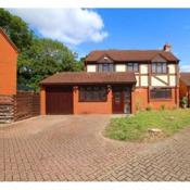 Bright and Spacious 5 Bed Holiday Home