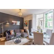Bright cheery 4 bd apartment by Brighton Station