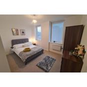 Bright, modern apartment near Gloucester and M5