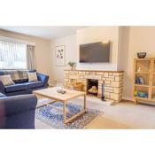 Bright & Spacious 2 BD in the Centre of Bourton!