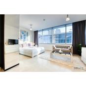 Bright Studio in Sky Gardens DIFC by Deluxe Holiday Homes