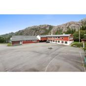 Brufjell Hostel & Parking