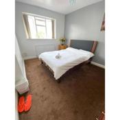 Budget private rooms near airport and city centre