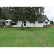 Bungalow in lovely setting.Ten minutes to Longleat