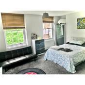 Camden Large 2 Bedroom Flat Guest House
