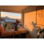 Central artist apartment, skyline view & breakfast inclusive