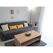 Central, Bright and Comfortable Apartment with balcony