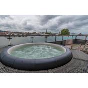 Central Penthouse with Hot Tub & Views 23