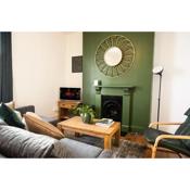 Central Plymouth Georgian Apartment - Sleeps 5 - Private Parking - By Habita Property