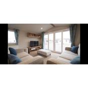 Charming 3-Bed Caravan in Colchester Mersea island