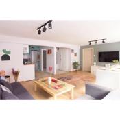 Charming 3BR flat with pops of colors in Moda!