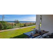 Charming, very cosy ground floor apartment with direct access to the beautiful beach of Bravone , in Linguizitta Corsica