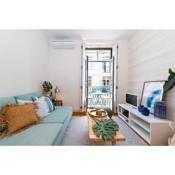 Chic Urban Apartment at Downtown with a Sunny Balcony!