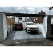 Clare Street - 3 bedroom house with private parking