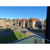 Contemporary 2 Bed Apartment 10 mins walk to Addenbrookes & Papworth hospitals & Bio Medical Campus